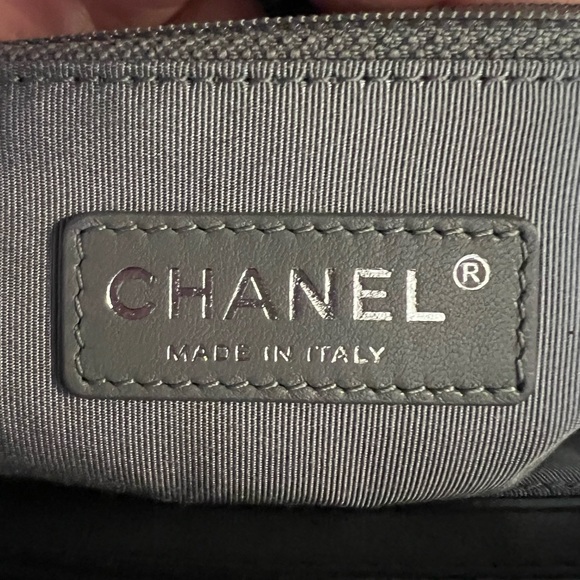 Chanel New Medium Boy Bag - Picture 7 of 15